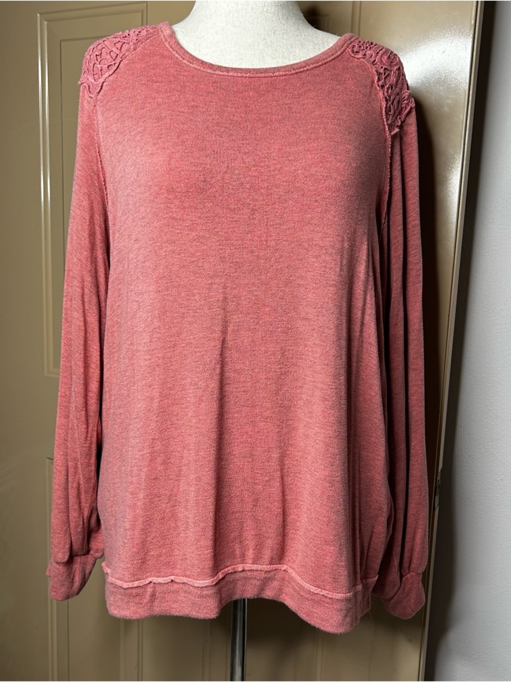 Knox Rose Coral Lace-Shoulder Pullover Top